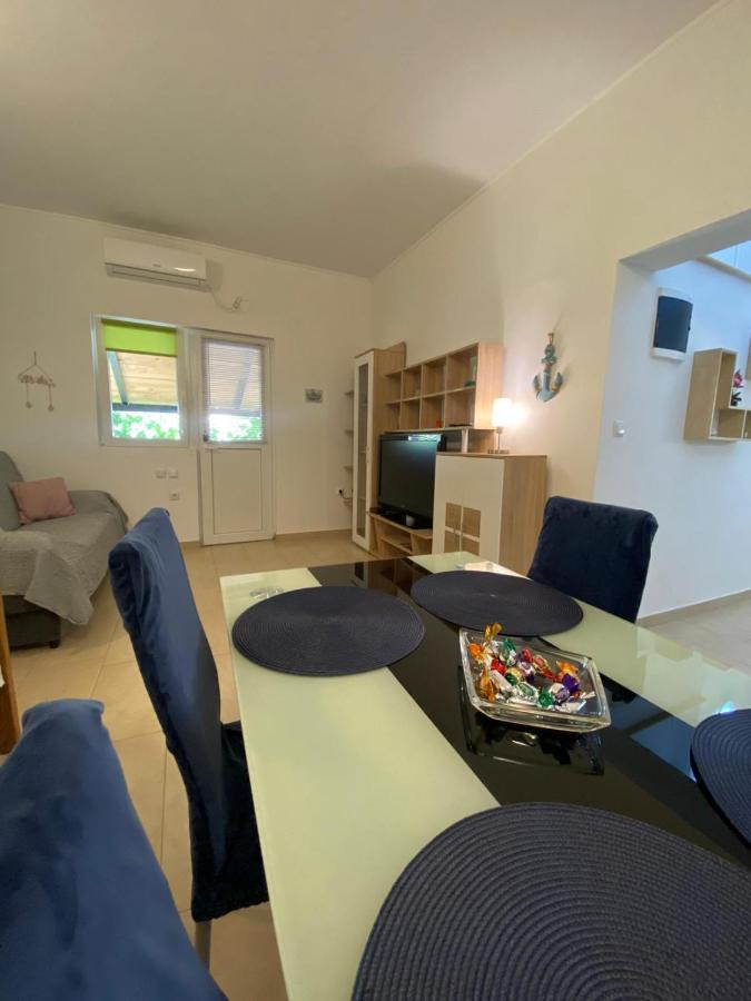 Apartmani Milka Vrsi Exterior photo